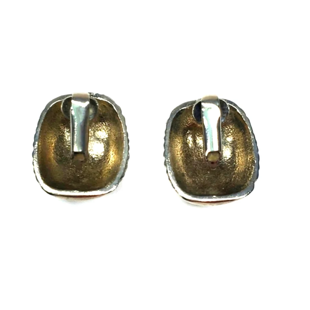 Vintage Silver Toned Oval Ribbed Clip on Earrings